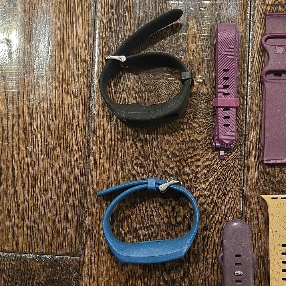 25 Assorted Apple and Watch Bands
